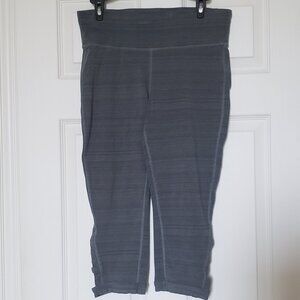 Xersion Gray Fitted Capri Leggings w/Cutout Design & Media Pocket - Size Large